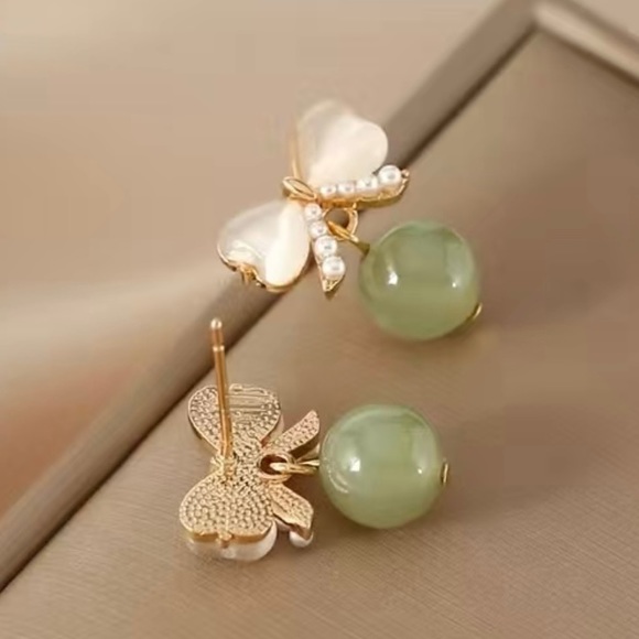 BOGO FREE Gold Plated Bow Earrings 🎀 925 silver post. - Picture 3 of 3